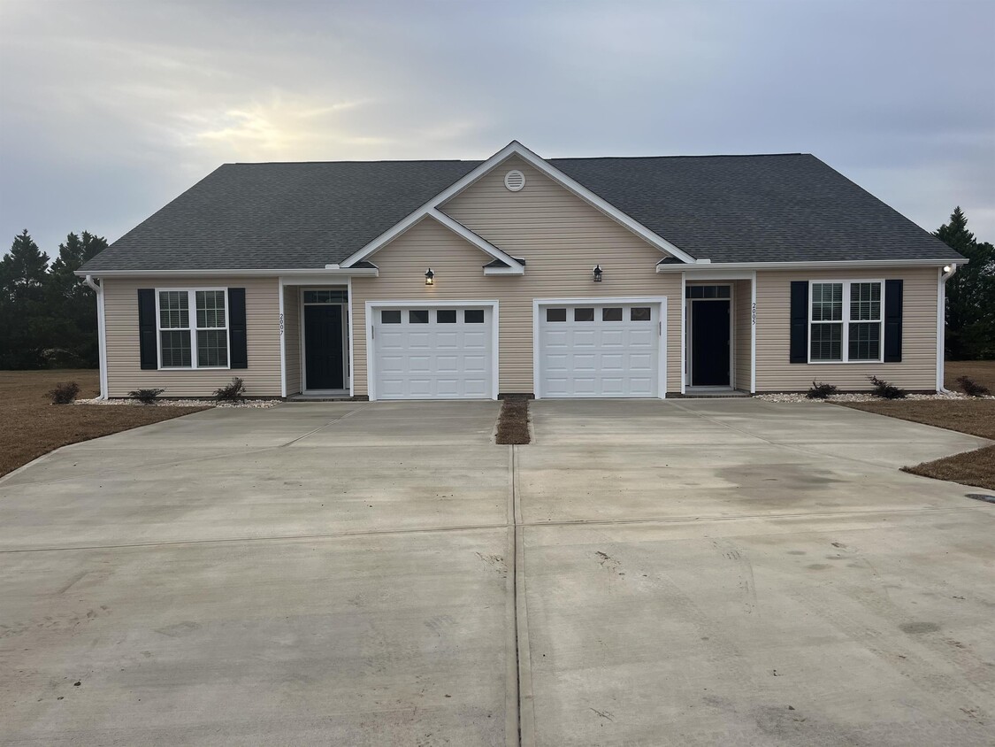 Foto principal - 2018 Briarwood Dr