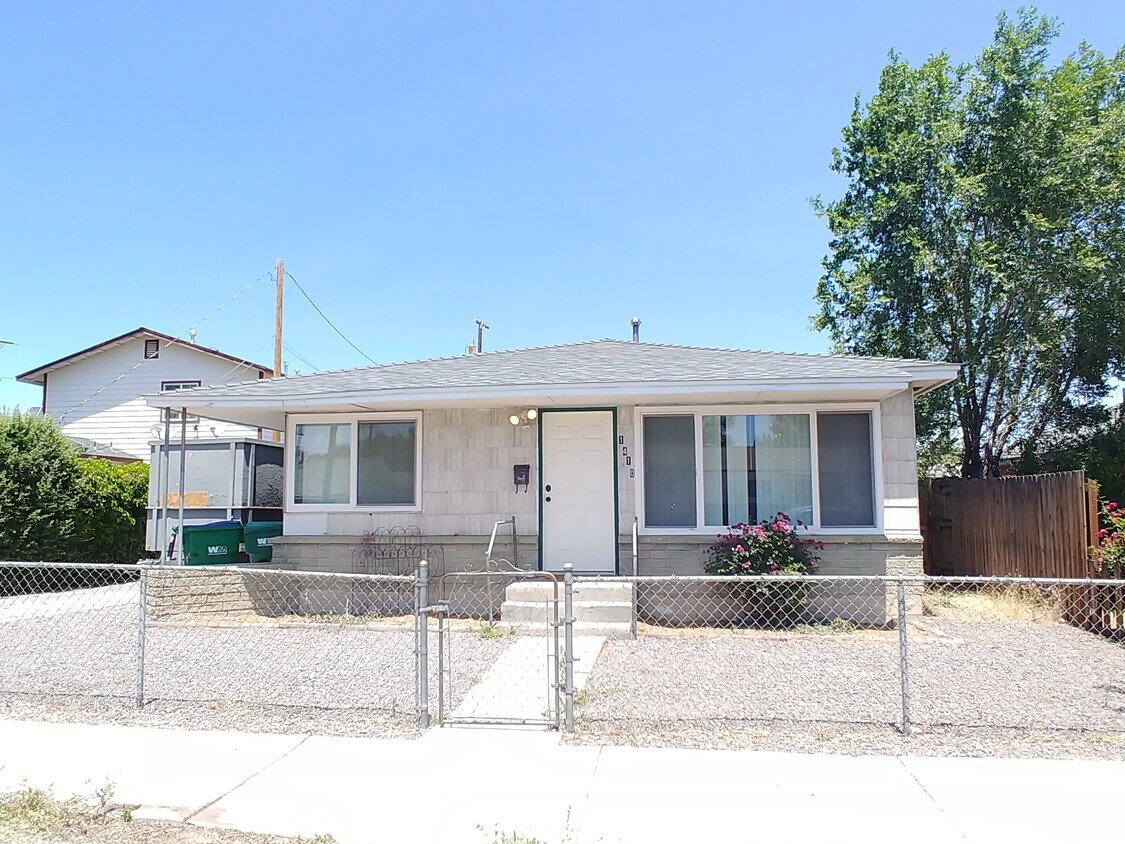 Front of house - 1410 E St