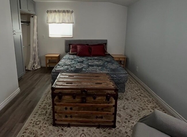 Building Photo - 813 Pinon Ln