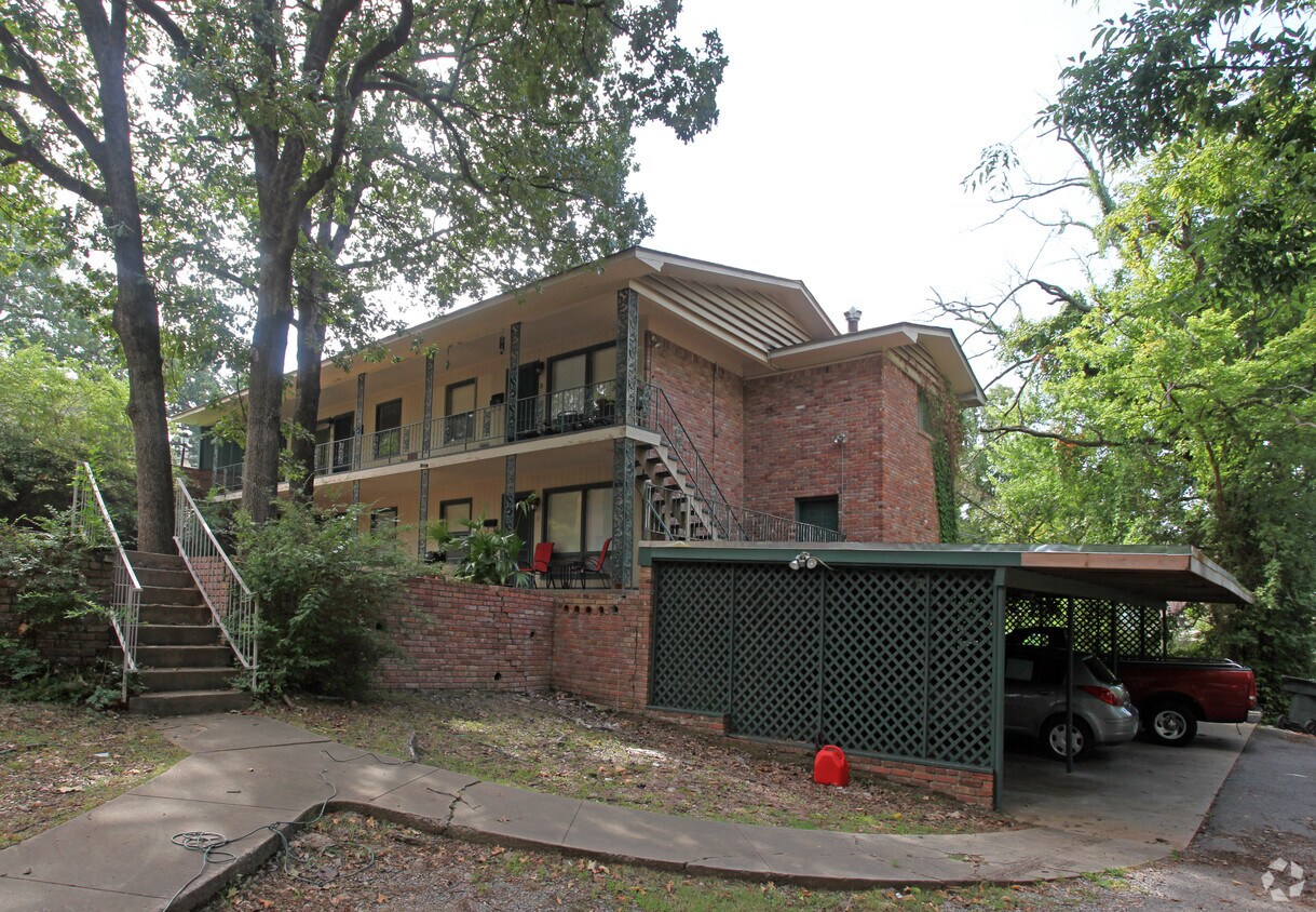 Foto del edificio - 1021-1023 Kavanaugh Blvd