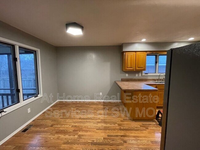 Foto del edificio - 935 S Belcrest Ave