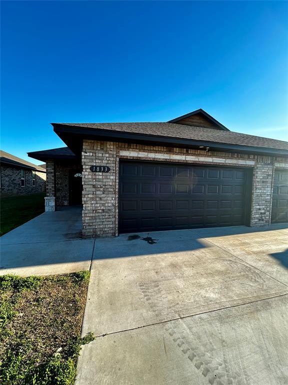 Building Photo - 1833 Cypress Ln