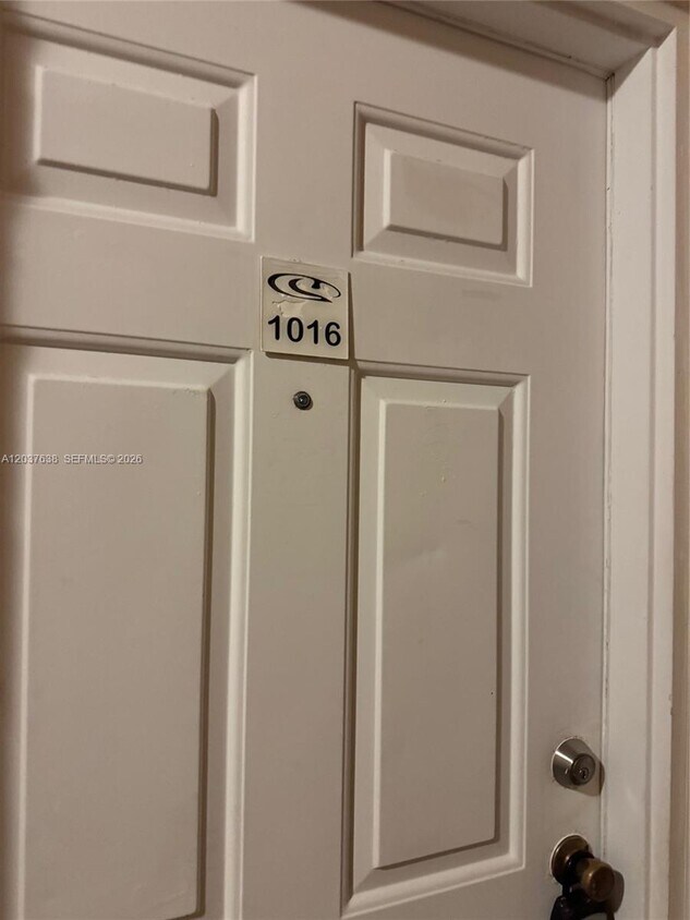 Foto del edificio - 3390 Pinewalk Dr N