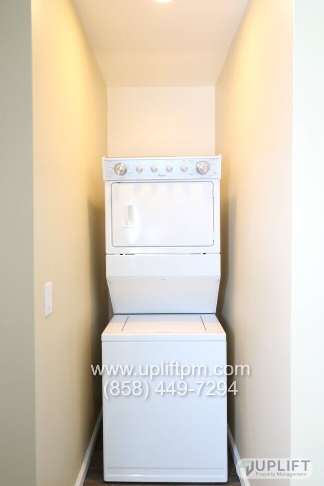 Building Photo - 7th St (318-24) (Ramona)