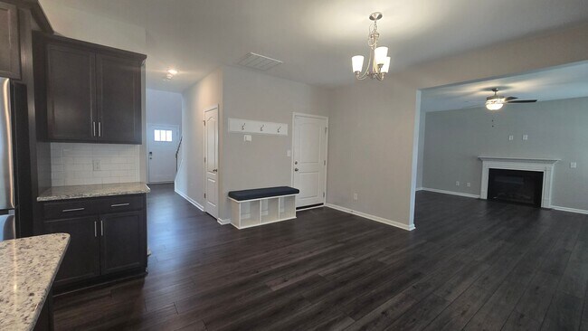 Foto del edificio - 378 Yates Mls Rd