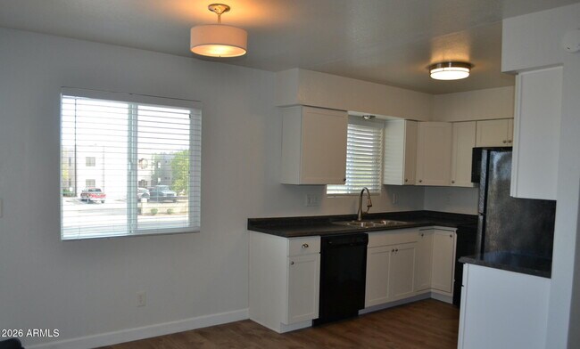 Foto del edificio - 483 E 10th Ave