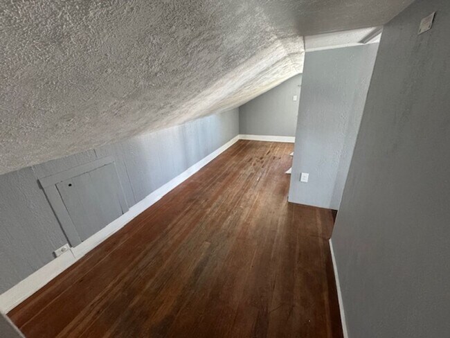 Foto del edificio - 3 Bedroom, 1 Bathroom Home - Located near ...
