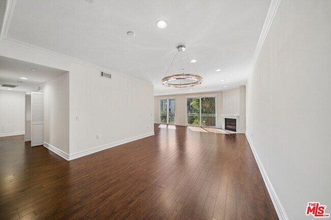 Foto del edificio - 1050 S Holt Ave