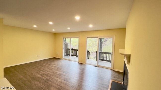 Building Photo - 42 Chicopee Dr