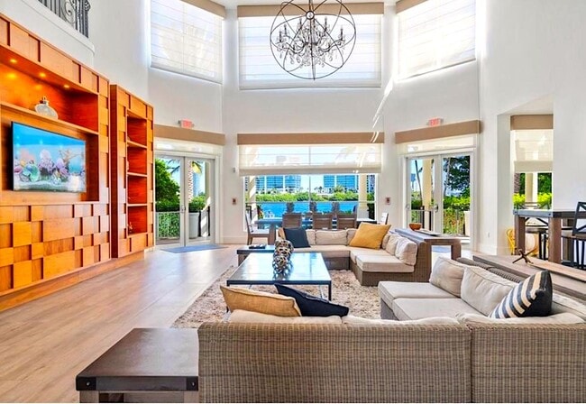 Building Photo - 3165 NE 184th St