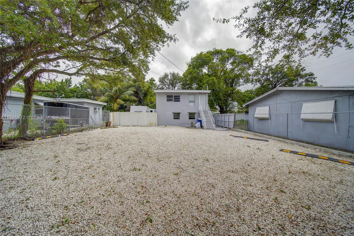 Foto principal - 3376 NW 49th St