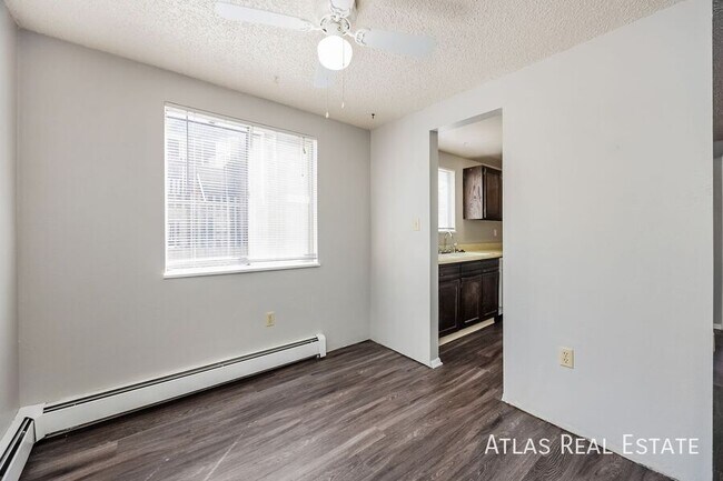 Foto del edificio - 461 El Paso Blvd