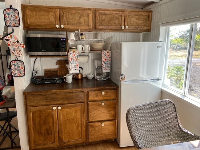 Building Photo - Available for Rent 2 Bedroom Unit in Donol...
