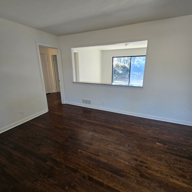 Foto del edificio - 1831 Shepherd Cir SW