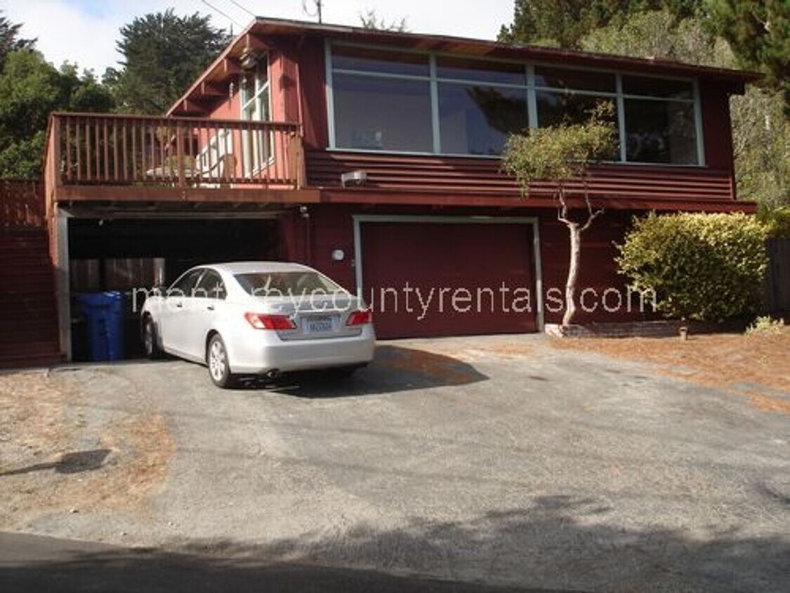 Foto principal - Enjoy this great home with dramatic bay views