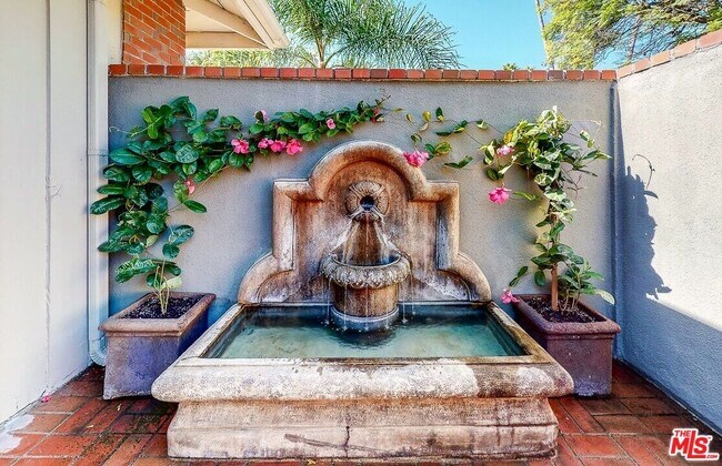 Foto del edificio - 2050 Linda Flora Dr