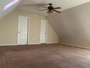 Building Photo - 528 Genelda Ave