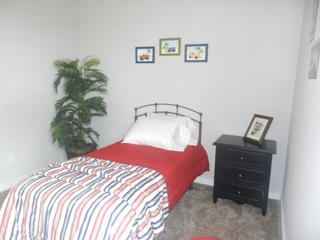 Building Photo - AVAILABLE NOW! LUXURY TOWNHOME LOCATED IN ...