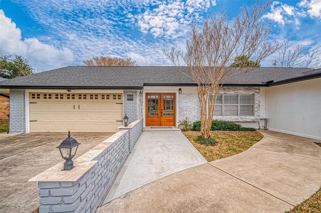 Foto principal - 8002 Richmond Ave.