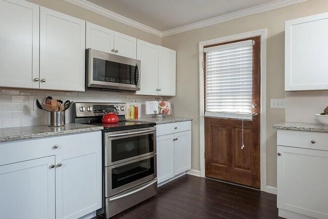 Photo - Cozy 2BR Home —1 minute from North Shore /...
