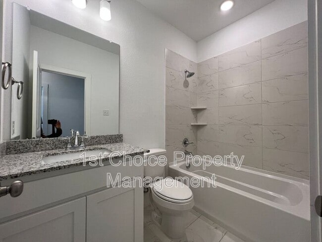 Foto del edificio - 6573 Iron Horse Blvd