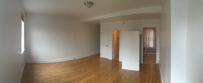 Separate kitchen. - 1413 Lombard St