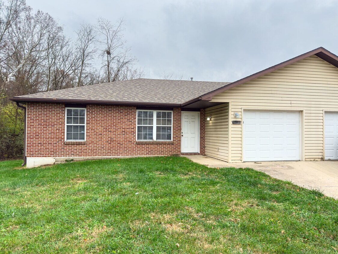 Foto principal - 2562-2562 E Morris Dr