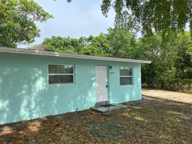 Building Photo - 1633 NW 18th Ave