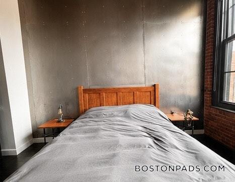Building Photo - 319 A St