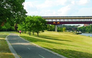 Minuetos desde el paseo del río Mississippi. - 925 30th Ave S