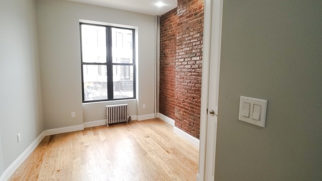 Building Photo - 13 Clifford Pl