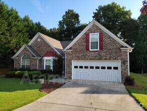 Building Photo - 3241 Cranberry Ln NE