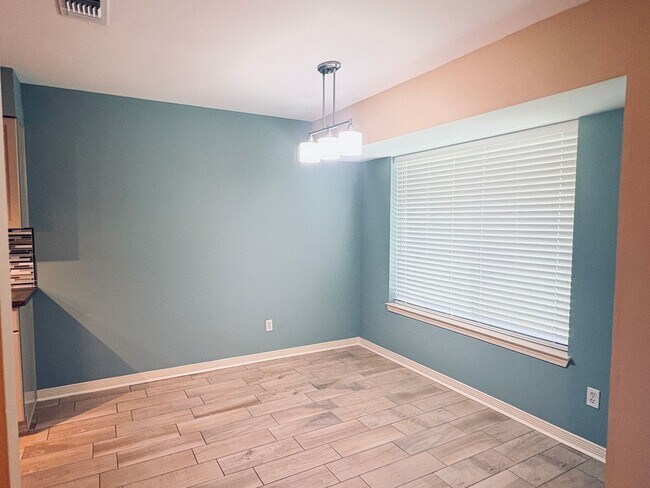 Foto del edificio - 10621 Creek Ridge Dr