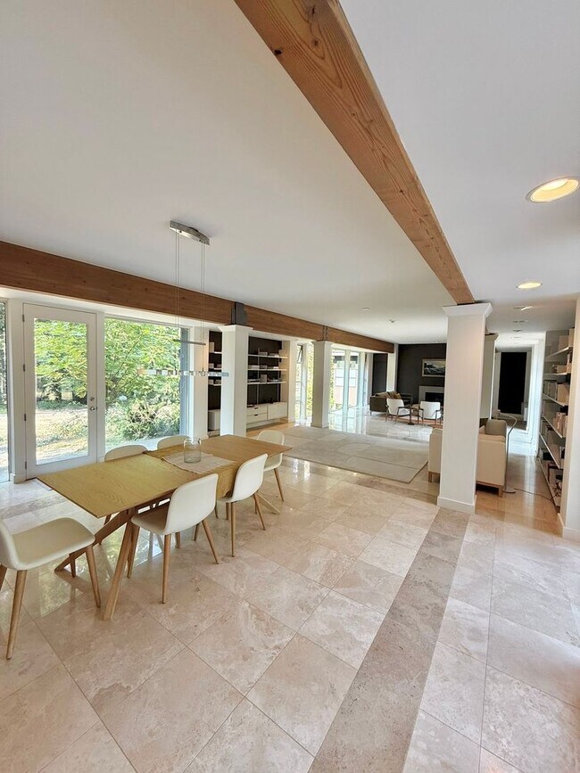Foto del edificio - Contemporary Estate Retreat on 5 Acres in ...