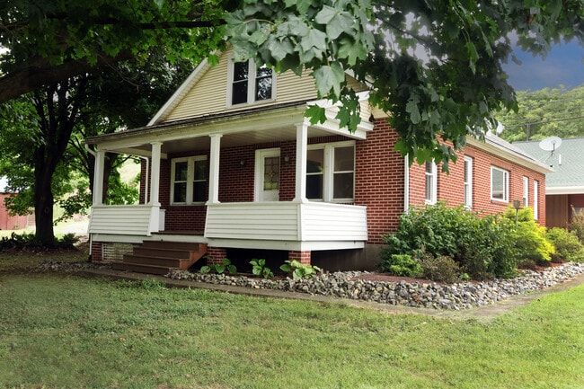Building Photo - 104 Eyer Rd