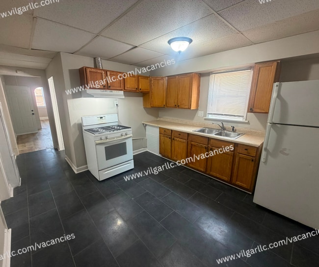 Building Photo - 4856 Magoun Ave