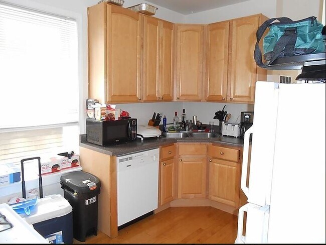 Foto del edificio - 2317 N Greenview Ave