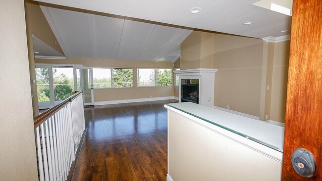 Building Photo - Beautiful 4 bed/2.5 bath house in Del Mar