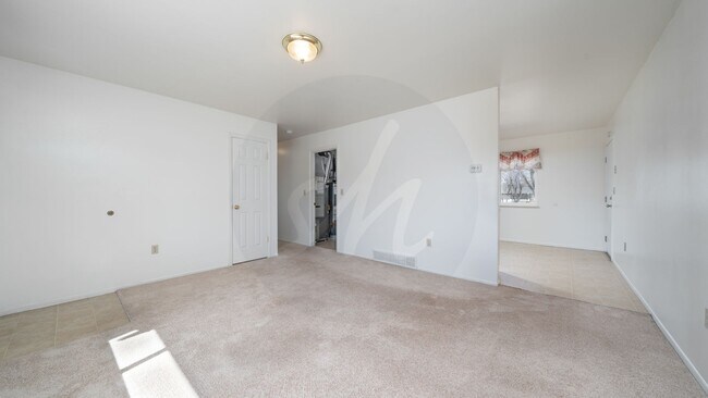 Foto del edificio - Cute Updated Village Seven Rancher