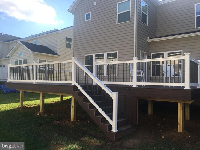 Building Photo - 315 Quarry Point Rd