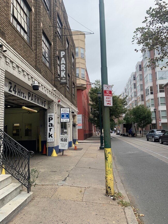 Building Photo - 322 S 11th St