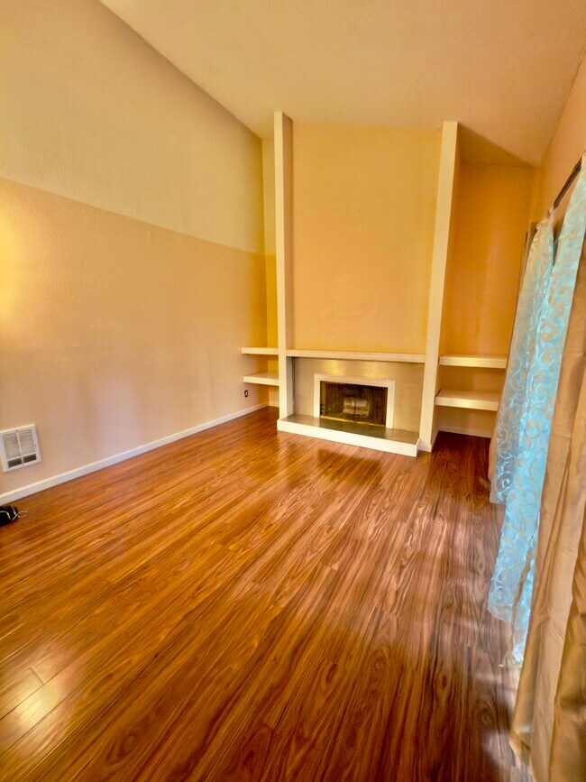 Foto del edificio - 4717 W Lake Sammamish Pky SE
