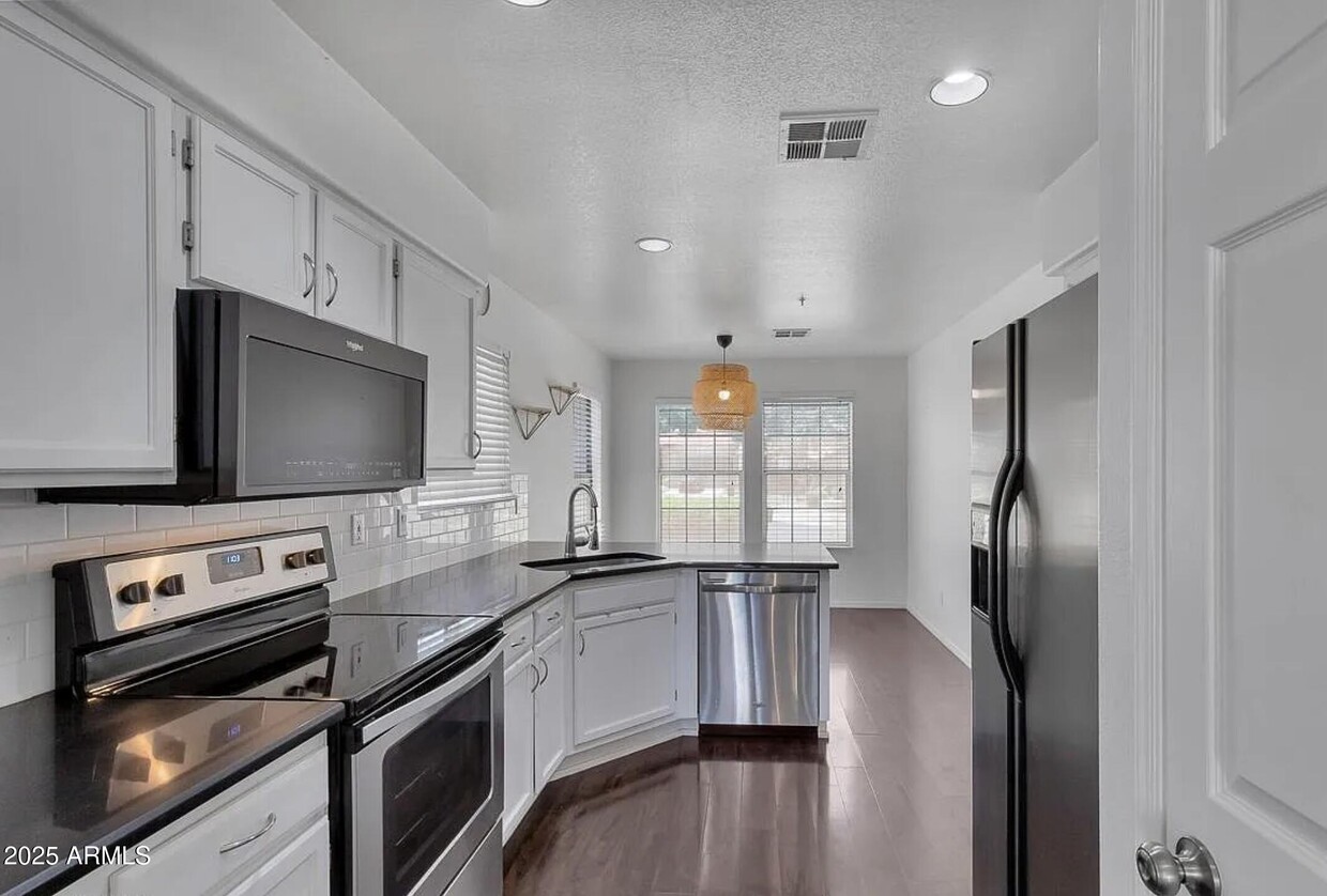 Foto principal - 8824 E Mescal St