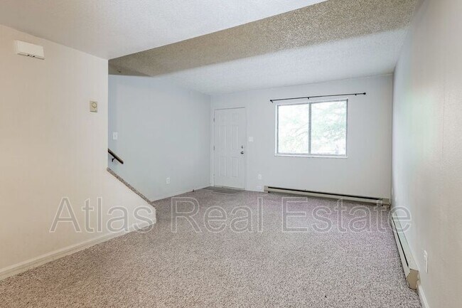 Building Photo - 32 Royal Crest Dr