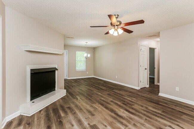 Foto del edificio - 130 Harriette Dr