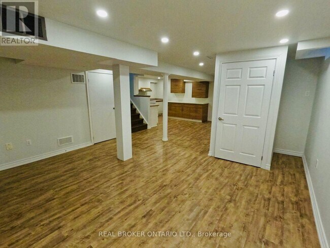 Building Photo - 3616 Cherrington Crescent