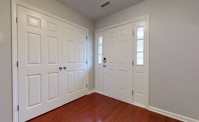 Foto del edificio - 9806 Blackwell Dr