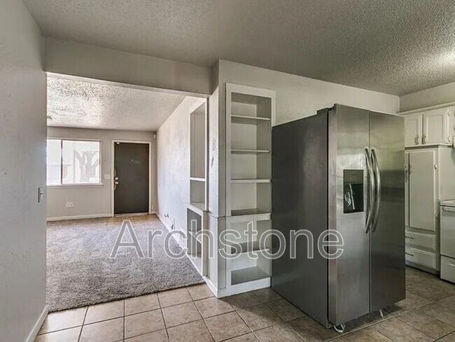 Foto del edificio - 3217 Overland Dr