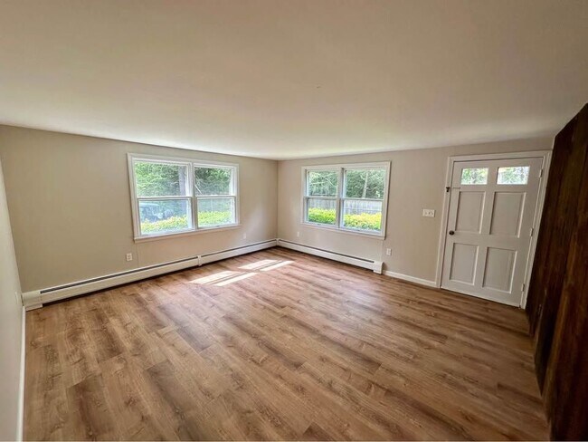 Foto del edificio - 388 Cherry Brook Rd