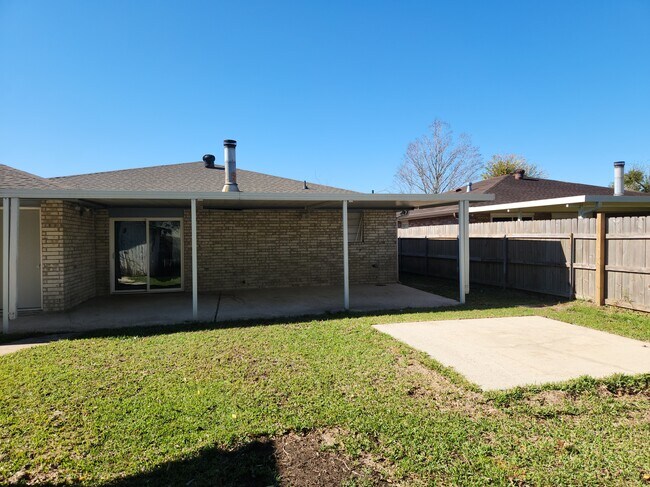 Building Photo - 220 Dianne Dr